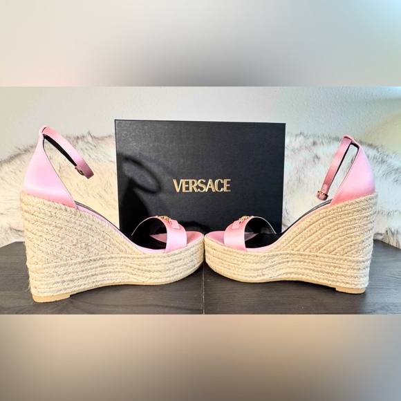 VERSACE MedusaEspadrille Platform Wedge
NWT | EU 39 - Picture 5 of 9